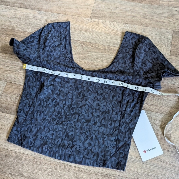 NWT Lululemon Align Tee Short Sleeve Top Black Cheetah Leopard Print Size 8 - Picture 2 of 5
